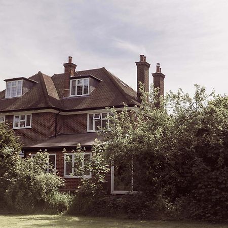 Lowbell House London Colney Экстерьер фото